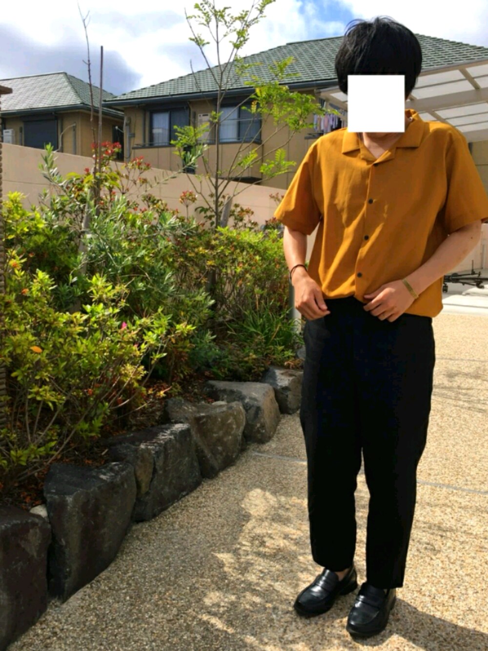 「休日スタイル、シンプル、開襟シャツ、カレー、インドカレー、プチプラ、靴はGU です」｜「DHOLICのアイテム（シャツ/ブラウス、イエロー系）」を使った、ry0P3さん（メンズ・170cm）の春コーディネートの1枚目の写真