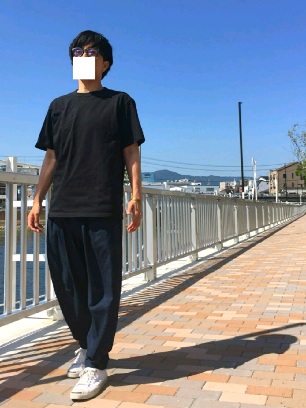 「シンプルコーデ、夏、休日スタイル、Tシャツ、ワイドパンツ、スニーカー、ユニクロ」｜「fantasticmanのアイテム（リング、シルバー系）」を使った、ry0P3さん（メンズ・170cm）の夏コーディネートの1枚目の写真