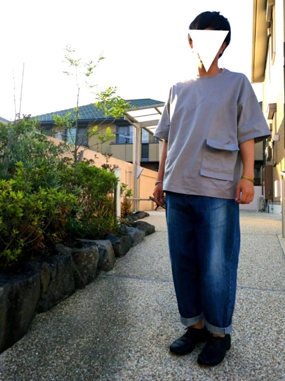「夏、シンプルコーデ、ビッグシルエット、ワイドパンツ、ロールアップ、ビッグT、革靴」｜「Dulcamaraの2018春夏　ロールスリーブT（Tシャツ/カットソー、グレー系）」を使った、ry0P3さん（メンズ・170cm）の夏コーディネートの1枚目の写真
