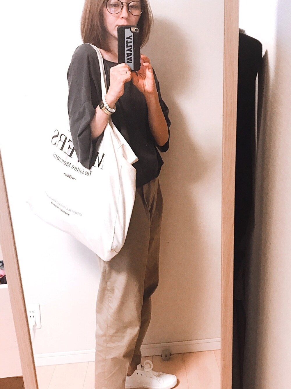 「Another Edition、UNIQLO、moz」｜「CASIOのＣＡＳＩＯ　ＤＥＧＩＴＡＬ　ＬＡ－６７０ＷＡウォッチ（アナログ腕時計、ゴールド系）」を使った、YoChiさん（レディース・163cm）の秋コーディネートの1枚目の写真