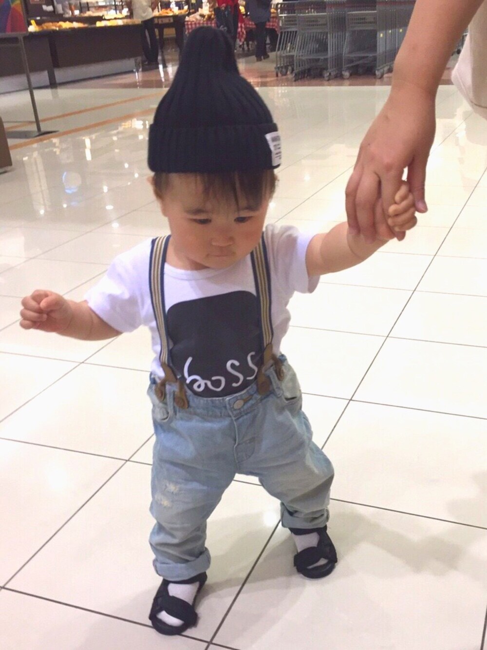 「デニム、デニムパンツ、サスペンダーパンツ、韓国子供服、スポサン、スポサン×靴下、靴下、ニット帽、1歳」｜「韓国子ども服のアイテム（Tシャツ/カットソー、ホワイト系）」を使った、SOU♡HINAさん（キッズ・80cm）の夏コーディネートの1枚目の写真