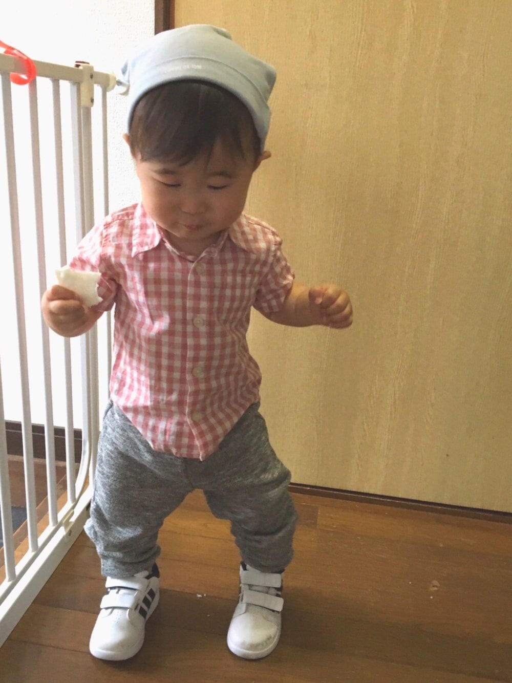 「ピンクシャツ、ピンク×グレー、チェックシャツ、スウェット、キッズコーデ、ベビーコーデ、ネコミミ、スニーカー、アディダス、狂わせピンク」｜「OLD NAVYのアイテム（シャツ/ブラウス、ピンク系）」を使った、SOU♡HINAさん（キッズ・80cm）の夏コーディネートの1枚目の写真