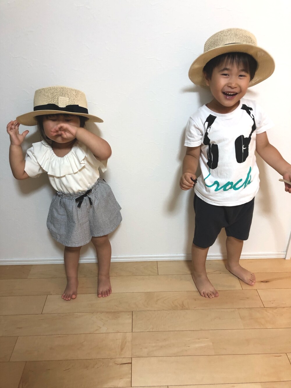 「むぎわら帽子、グレーパンツ、兄妹コーデ」｜「まんまる♡のアイテム（ラッピングキット、その他）」を使った、SOU♡HINAさん（キッズ・90cm）の夏コーディネートの1枚目の写真