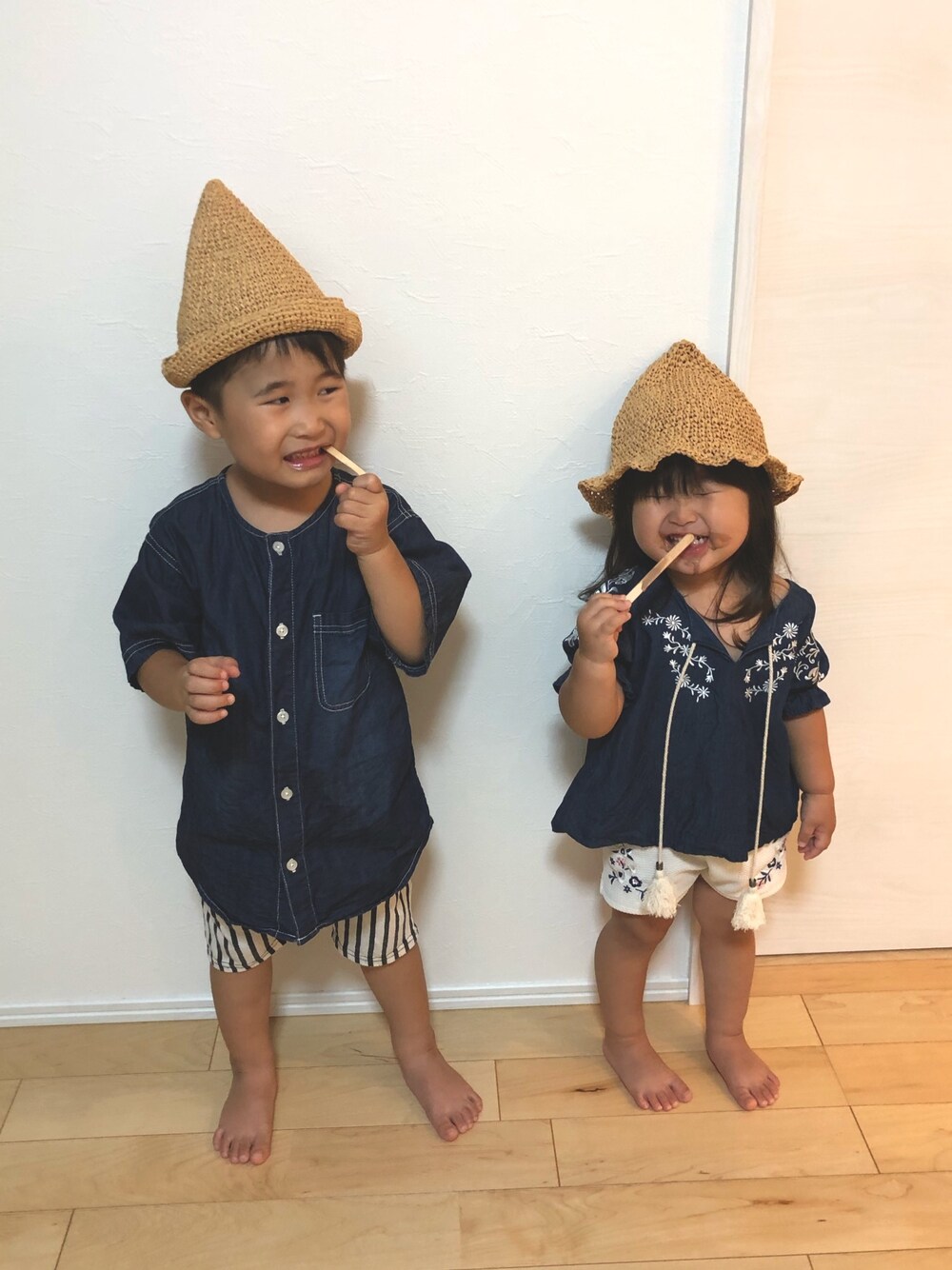「トンガリ帽子、こびと帽、デニムシャツ、白パンツ」｜「★のアイテム（ラッピングキット、その他）」を使った、SOU♡HINAさん（キッズ・90cm）の夏コーディネートの1枚目の写真