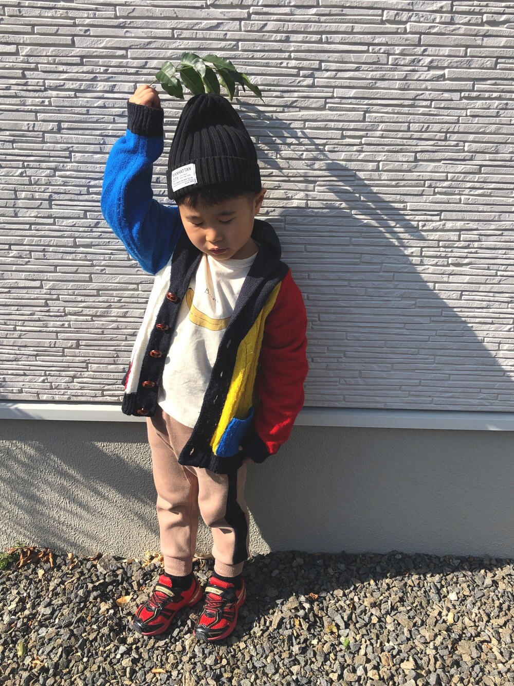 「休日スタイル、ニット、ビビットカラー、バナナ、ラインパンツ」｜「★のアイテム（ラッピングキット、その他）」を使った、SOU♡HINAさん（キッズ・90cm）の冬コーディネートの1枚目の写真