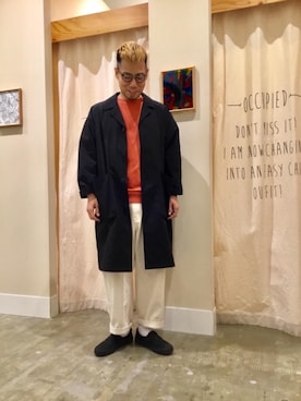 「ホワイトデニム」｜「アイテム（ステンカラーコート）」を使った、さとうじゅんさん（メンズ・175cm）の冬コーディネート
