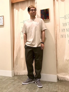 「coenスタッフスタイリング」｜「アイテム（チノパンツ）」を使った、さとうじゅんさん（メンズ・175cm）の春コーディネート