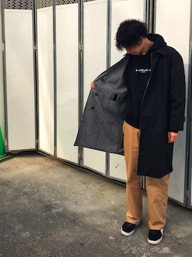 「WHITELAND BLACKBURN」｜「アイテム（トレンチコート）」を使った、Junya  Awajiさん（メンズ・184cm）の冬コーディネート