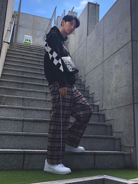 「DANKE SCHON（ダンケシェーン）のアイテム（パーカー）」を使った、Junya  Awajiさん（メンズ・184cm）の秋コーディネート