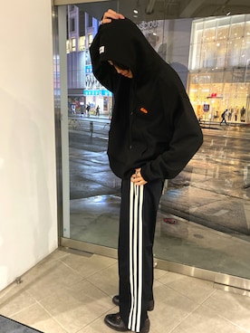 「WHITELAND（ホワイトランド）のWHITELAND/ホワイトランド/AL-FA パーカー（パーカー、ブラック系）」を使った、Junya  Awajiさん（メンズ・184cm）の秋コーディネート