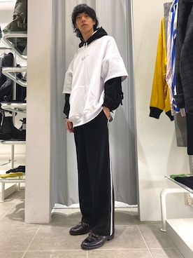 「DANKE SCHON（ダンケシェーン）のアイテム（パーカー）」を使った、Junya  Awajiさん（メンズ・184cm）の秋コーディネート