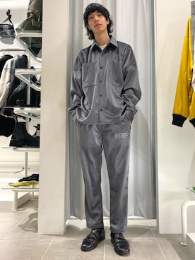 「DANKE SCHON（ダンケシェーン）のDankeSchon/ダンケシェーン/コーデュロイシャツ（シャツ/ブラウス、グレー系）」を使った、Junya  Awajiさん（メンズ・184cm）の秋コーディネート