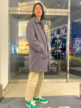 「WHITELAND BLACKBURN」｜「アイテム（ステンカラーコート）」を使った、Junya  Awajiさん（メンズ・184cm）の春コーディネート