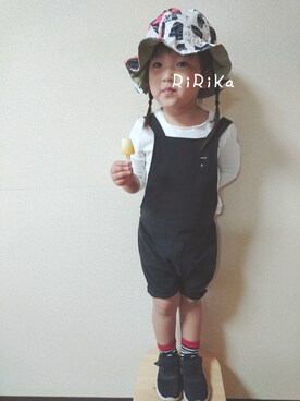 「ボーダーソックス」｜「アイテム（サロペット/オーバーオール）」を使った、RiRiKaさん（キッズ・90cm）の春コーディネート