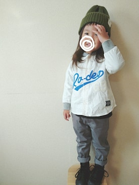 「AZUL by moussy（アズールバイマウジー）のアイテム（チノパンツ）」を使った、RiRiKaさん（キッズ・100cm）の秋コーディネート