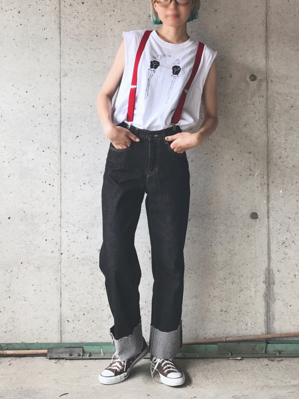 「ノースリーブ、ビッグT、サスペンダー、ワイドパンツ、スニーカー、パンツスタイル、カジュアルコーデ、大人カジュアル、ハイウエスト、シンプル」｜「Ray BEAMSのTONDABAYASHI  RAN×Ray BEAMS / ローズ ノースリーブ Tシャツ（Tシャツ/カットソー、ホワイト系）」を使った、꧁ばら꧂🖇さん（レディース・164cm）の夏コーディネートの1枚目の写真