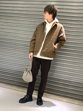 「RAGEBLUE（レイジブルー）のアイテム（ハンドバッグ）」を使った、松浦 慧さん（メンズ・173cm）の秋コーディネート