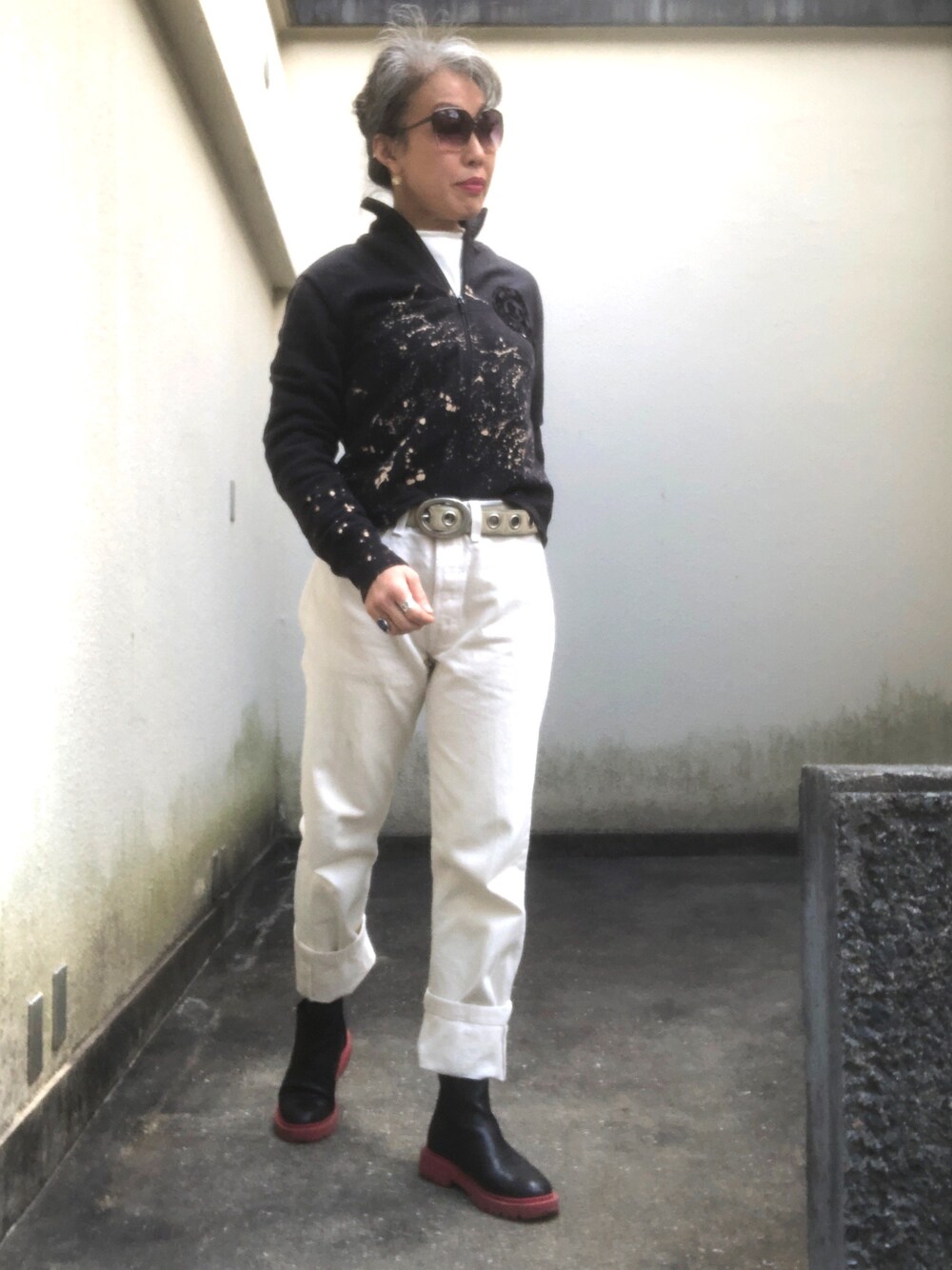 「レイヤードstyle、levis 501」｜「Levi'sのアイテム（デニムパンツ、ホワイト系）」を使った、Jules Takagishiさん（レディース・164cm）の冬コーディネートの1枚目の写真