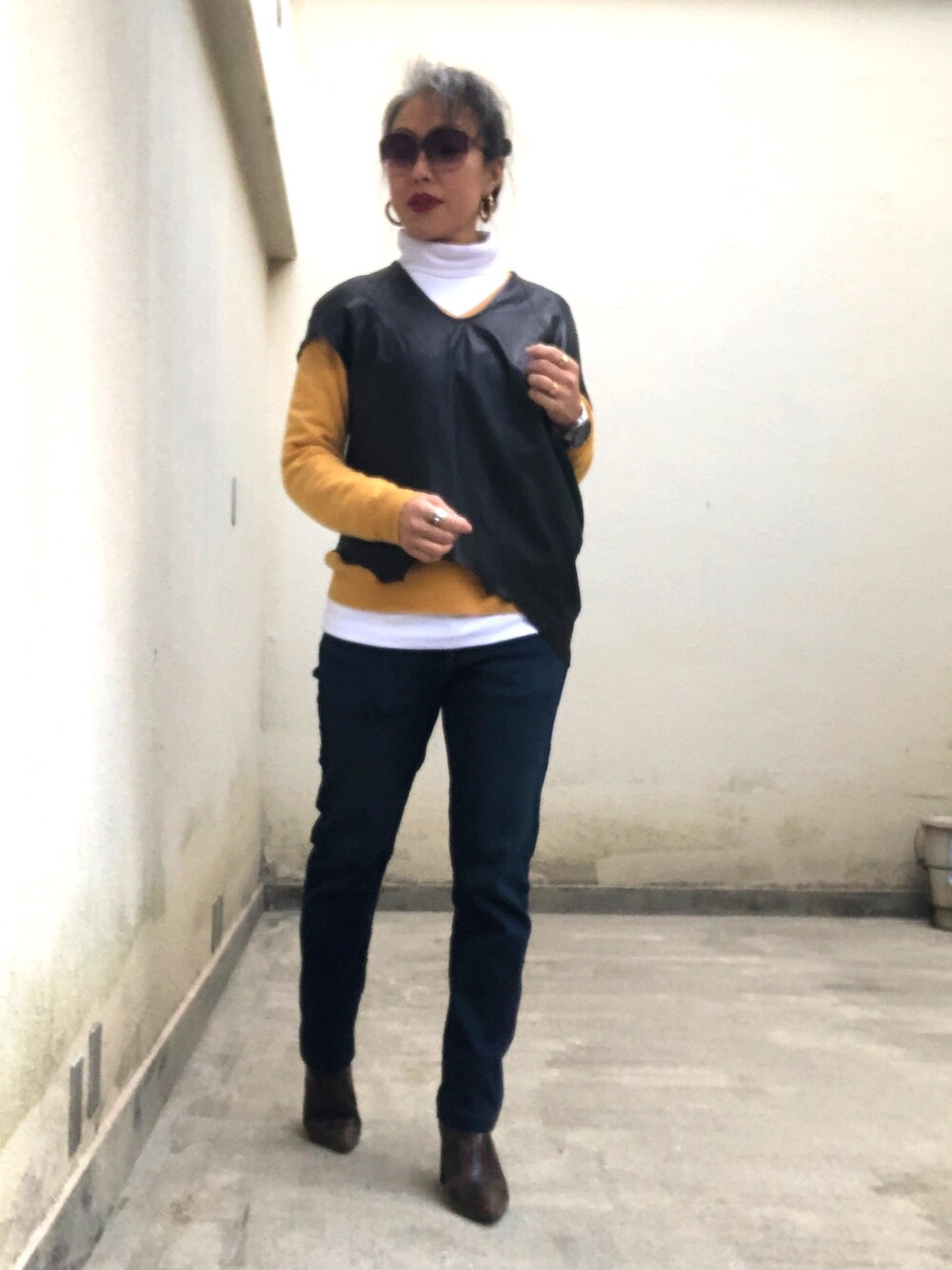 「HELMUT LANG、ungridブーツ、暖パン、暖パンUNIQLO、エコレザー」｜「Ungridのポインテッドアニマルブーツ（ブーツ、ブラウン系）」を使った、Jules Takagishiさん（レディース・164cm）の冬コーディネートの1枚目の写真