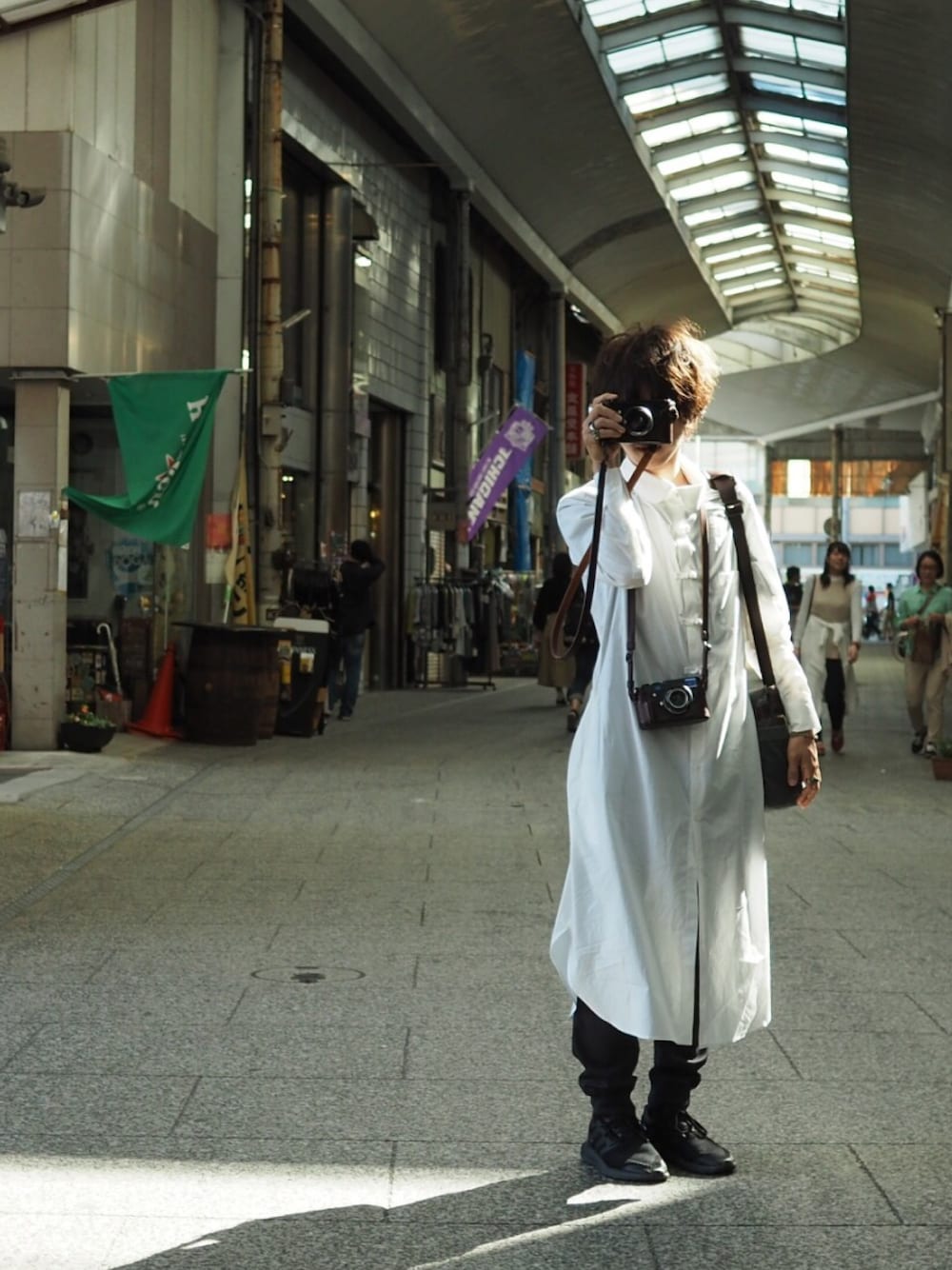 「広島、尾道、Leica、mercibeaucoup,、yohjiyamamoto、adidas、ビックシルエット、オーバーサイズ、カメラ」｜「Leicaのアイテム（カメラ/カメラグッズ、ブラック系）」を使った、ゆーすけさん（メンズ・176cm）の春コーディネートの1枚目の写真
