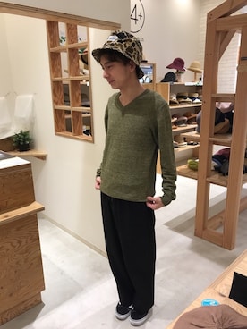 「SENSEOFPLACE」｜「アイテム（帽子）」を使った、14+ イオンSENRITO専門館店 スタッフさん（メンズ・169cm）の春コーディネート