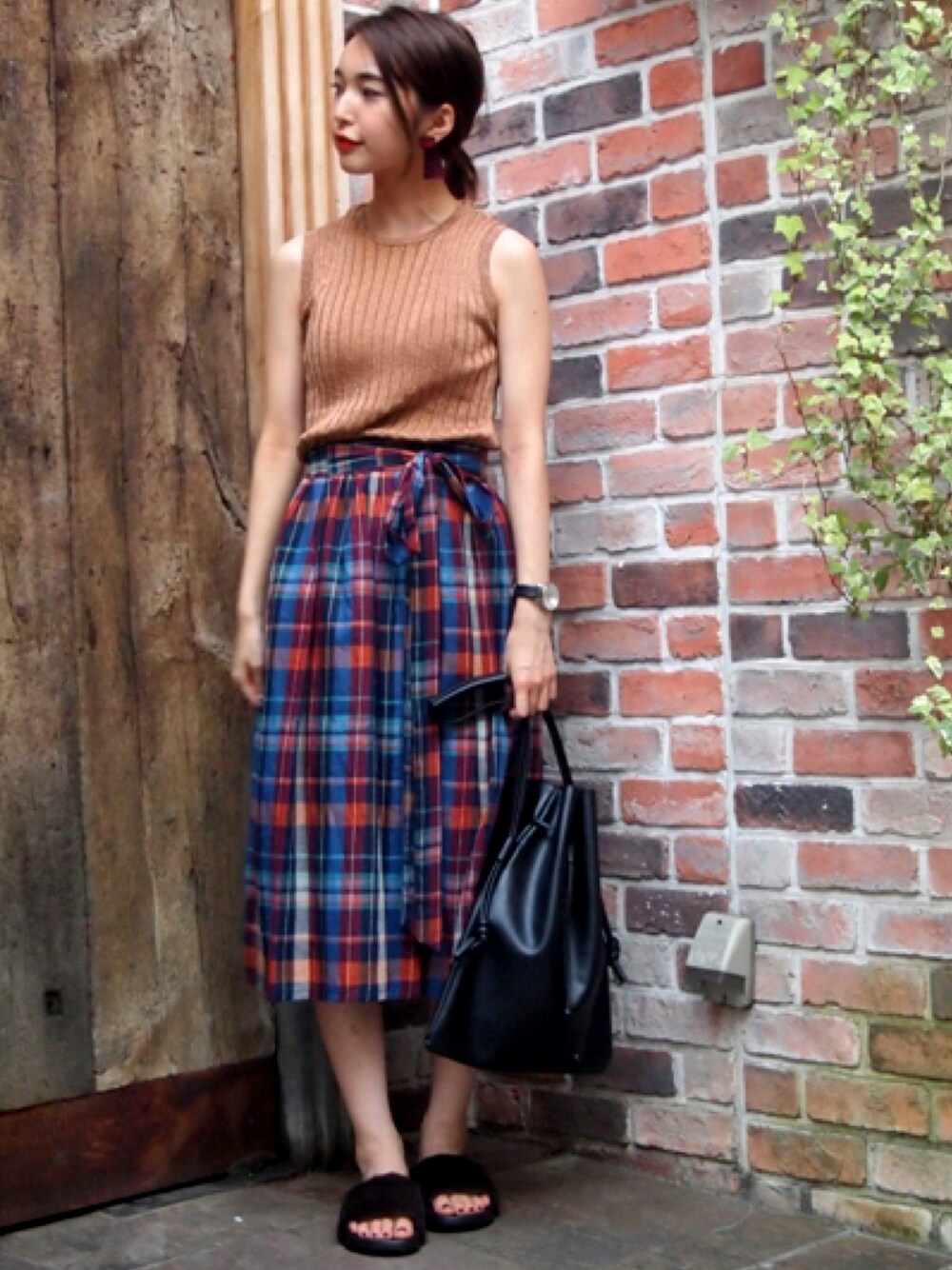 「チェック、秋のコーデ、fashion、チェックスカート、ootd、ノースリーブ、チェック柄スカート、可愛いコーデ、おしゃれさんと繋がりたい」｜「URBAN RESEARCHのチェックギャザースカート（スカート、ブルー系）」を使った、hanamiさん（レディース・157cm）の夏コーディネートの1枚目の写真