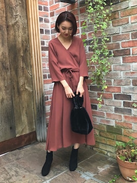 「URBAN RESEARCH（アーバンリサーチ）のa week マキシ丈カシュクールワンピース（ワンピース、ブラウン系）」を使った、hanamiさん（レディース・157cm）の秋コーディネート