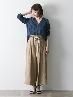 「URBAN RESEARCH（アーバンリサーチ）のとろみVネックブラウス（シャツ/ブラウス、ブルー系）」を使った、hanamiさん（レディース・157cm）の春コーディネート