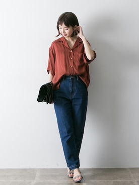 「URBAN RESEARCH（アーバンリサーチ）のキュプラサテンオープンカラーシャツ（シャツ/ブラウス、レッド系）」を使った、hanamiさん（レディース・157cm）の春コーディネート