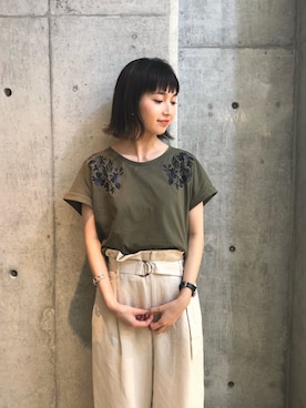 「URBAN RESEARCH（アーバンリサーチ）のフラワー刺繍Tシャツ (半袖)（Tシャツ/カットソー、グリーン系）」を使った、hanamiさん（レディース・157cm）の夏コーディネート