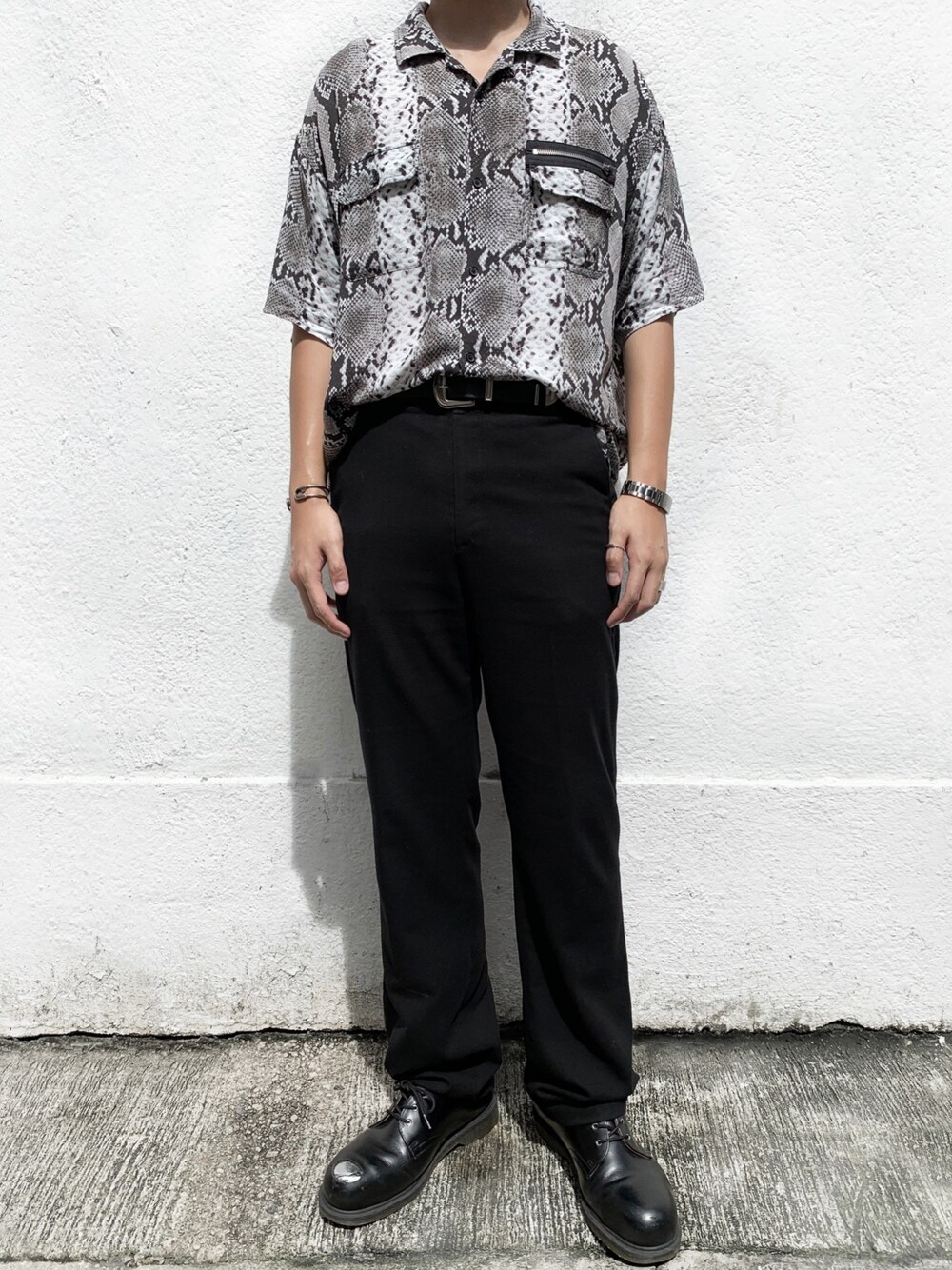 「夏、ootd、街頭穿搭、夏コーデ、今日の服、今日のコーデ、fivecm、RAF SIMONS、DrMartens、Maison Margiela」｜「FIVE CMのアイテム（シャツ/ブラウス、グレー系）」を使った、avlsn5さん（メンズ・180cm）の春コーディネートの1枚目の写真