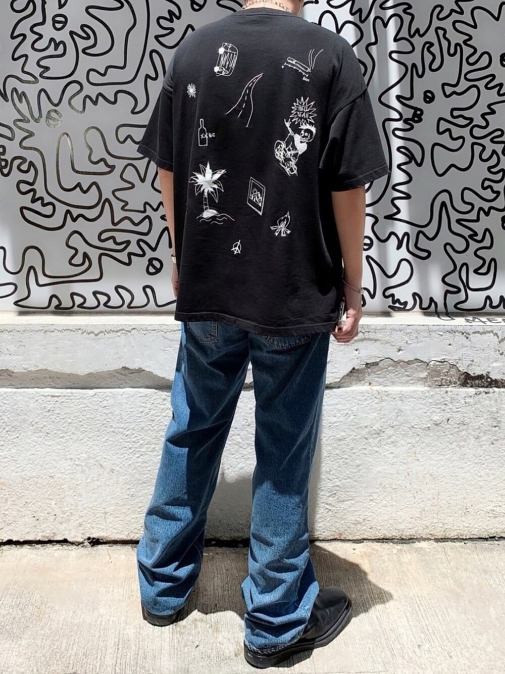 「ootd、夏、街頭穿搭、夏コーデ、今日のコーデ、今日の服、FIVE CM、anderssonbell、これが私をアゲる服」｜「FIVE CMのアイテム（Tシャツ/カットソー、ブラック系）」を使った、avlsn5さん（メンズ・180cm）の春コーディネートの1枚目の写真
