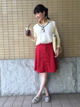「シルバー」｜「アイテム（スリッポン）」を使った、北澤 希世子さん（レディース・165cm）の春コーディネート