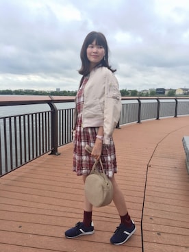 「ラウンドバッグ」｜「アイテム（ジャケット/アウター）」を使った、北澤 希世子さん（レディース・165cm）の秋コーディネート
