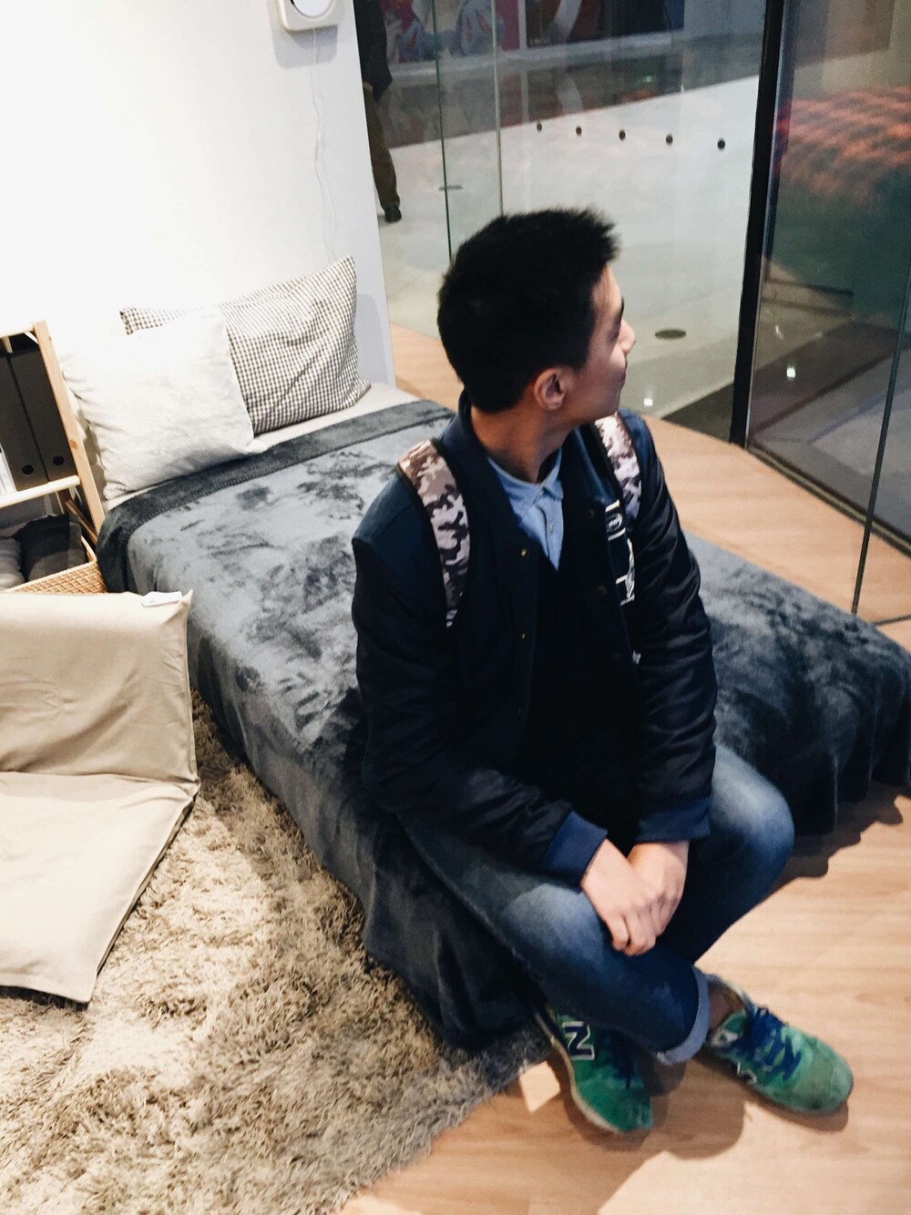 「秋のコーデ」｜「adidasのアイテム（バックパック/リュック、シルバー系）」を使った、RichardlikesJamesさん（メンズ・180cm）の秋コーディネートの1枚目の写真