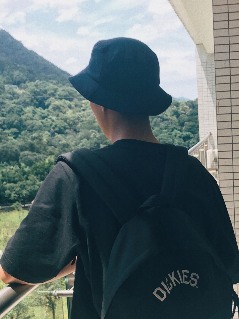 「夏コーデ」｜「MUJI Laboのアイテム（ハット、ブルー系）」を使った、RichardlikesJamesさん（メンズ・180cm）の秋コーディネートの1枚目の写真