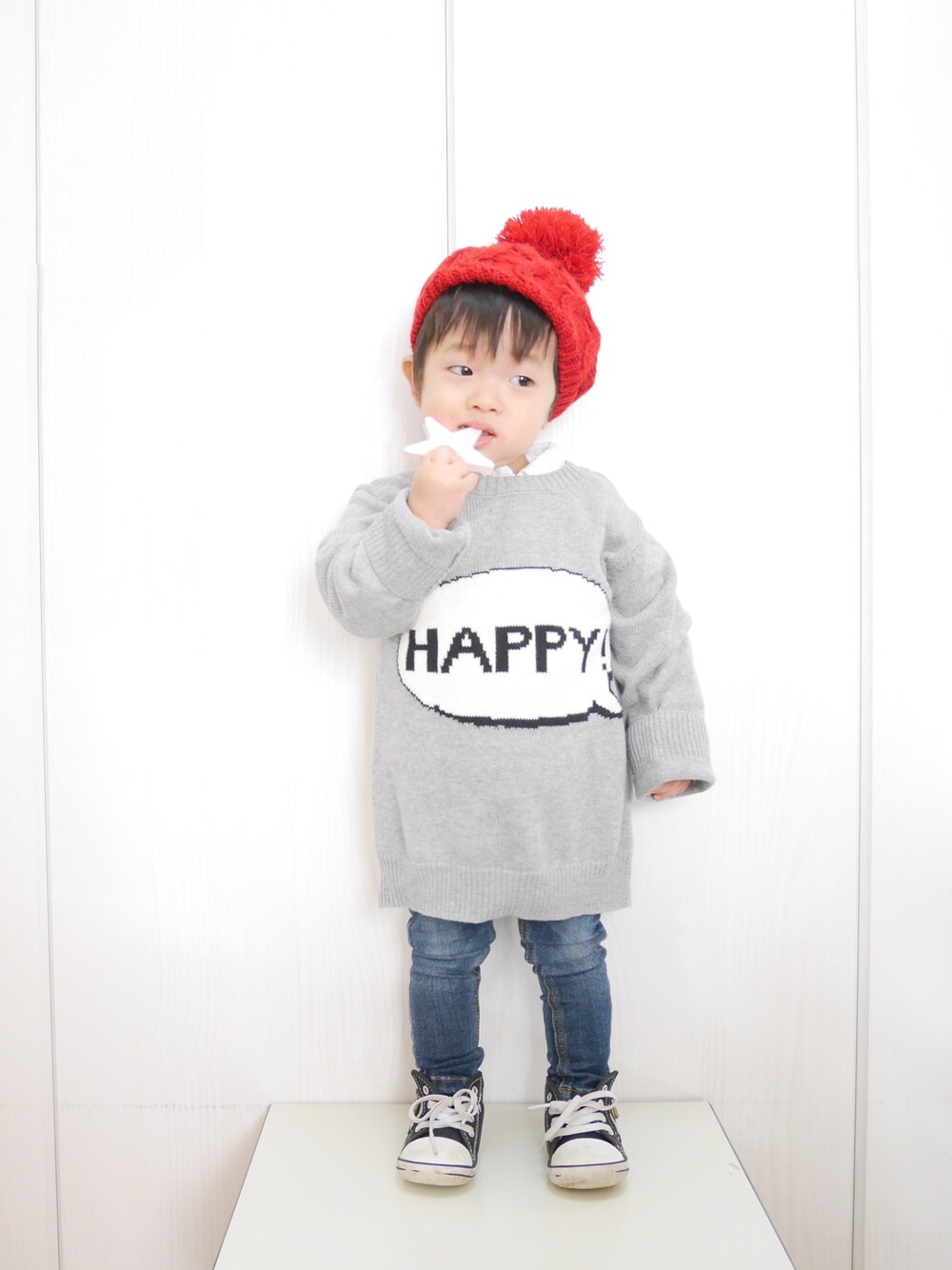 「シンプルコーデ、おとこのこ、スニーカー、1歳6ヶ月、子供カッコイイ、ベレー帽」｜「GLOBAL WORKの【キッズ】アソートガラニットプルオーバー/566795（ニット/セーター、グレー系）」を使った、Ｋ×Ｓ˙ᵕ˙♡さん（キッズ・80cm）の冬コーディネートの1枚目の写真