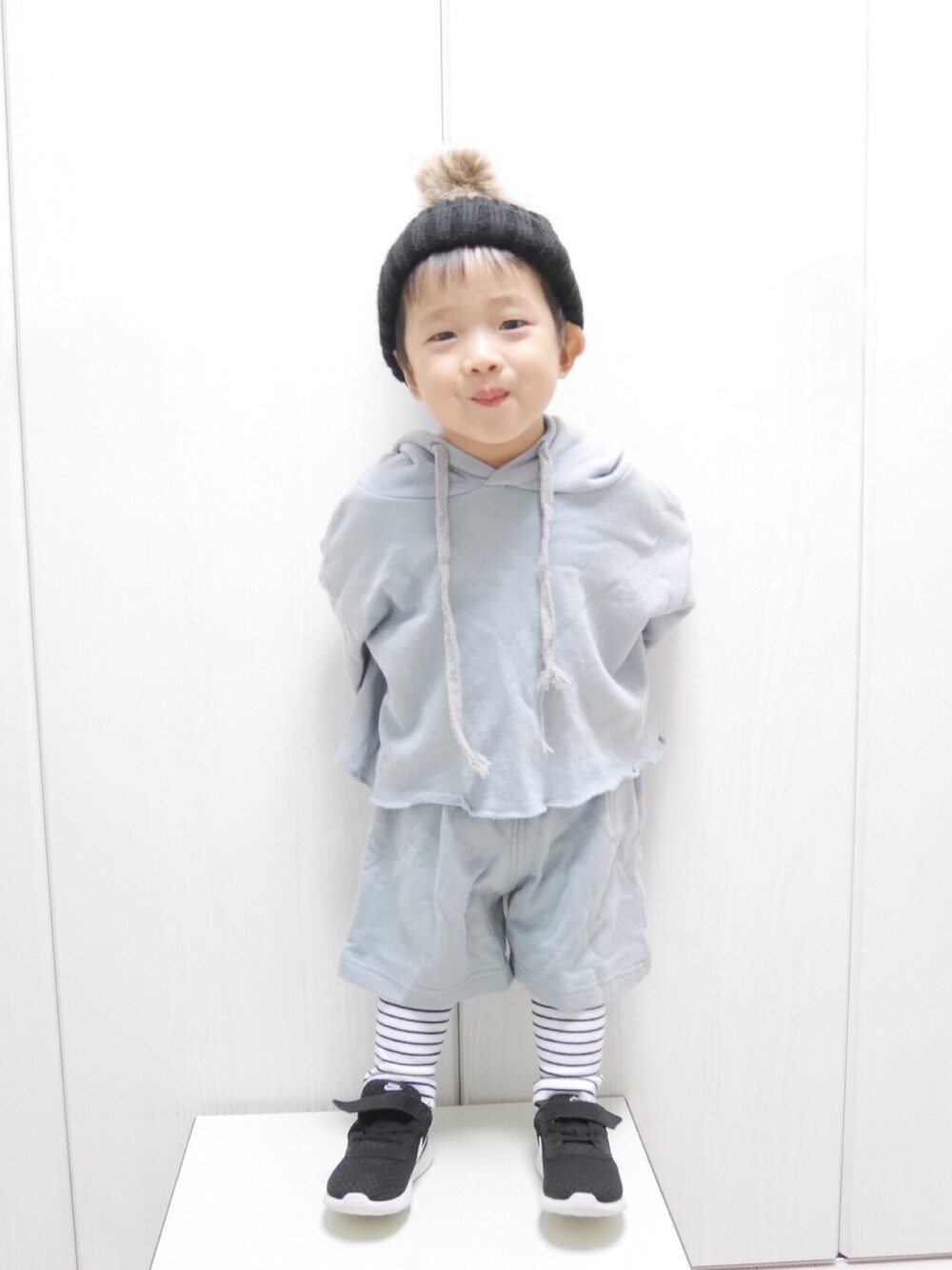 「男の子、2歳3ヶ月、キッズファッション、ニット帽」｜「DAISOのアイテム（ニットキャップ/ビーニー、ブラック系）」を使った、Ｋ×Ｓ˙ᵕ˙♡さん（キッズ・80cm）の秋コーディネートの1枚目の写真