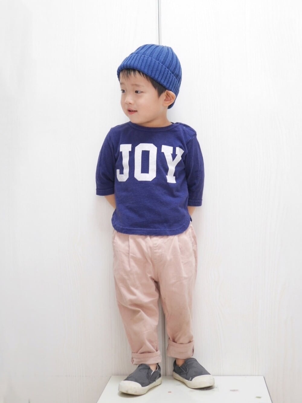 「カジュアル、男の子、2歳10ヶ月、ニット帽」｜「petit mainのJOYロゴ長袖Tシャツ（Tシャツ/カットソー、ブルー系）」を使った、Ｋ×Ｓ˙ᵕ˙♡さん（キッズ・90cm）の春コーディネートの1枚目の写真