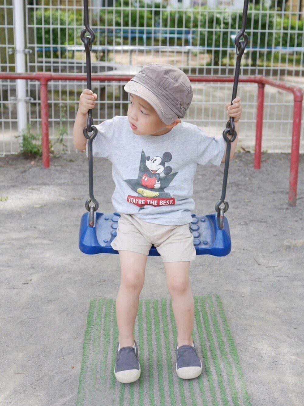 「男の子、2歳10ヶ月、キャップ、ミッキー」｜「monmimiのアイテム（キャップ、パープル系）」を使った、Ｋ×Ｓ˙ᵕ˙♡さん（キッズ・90cm）の春コーディネートの1枚目の写真