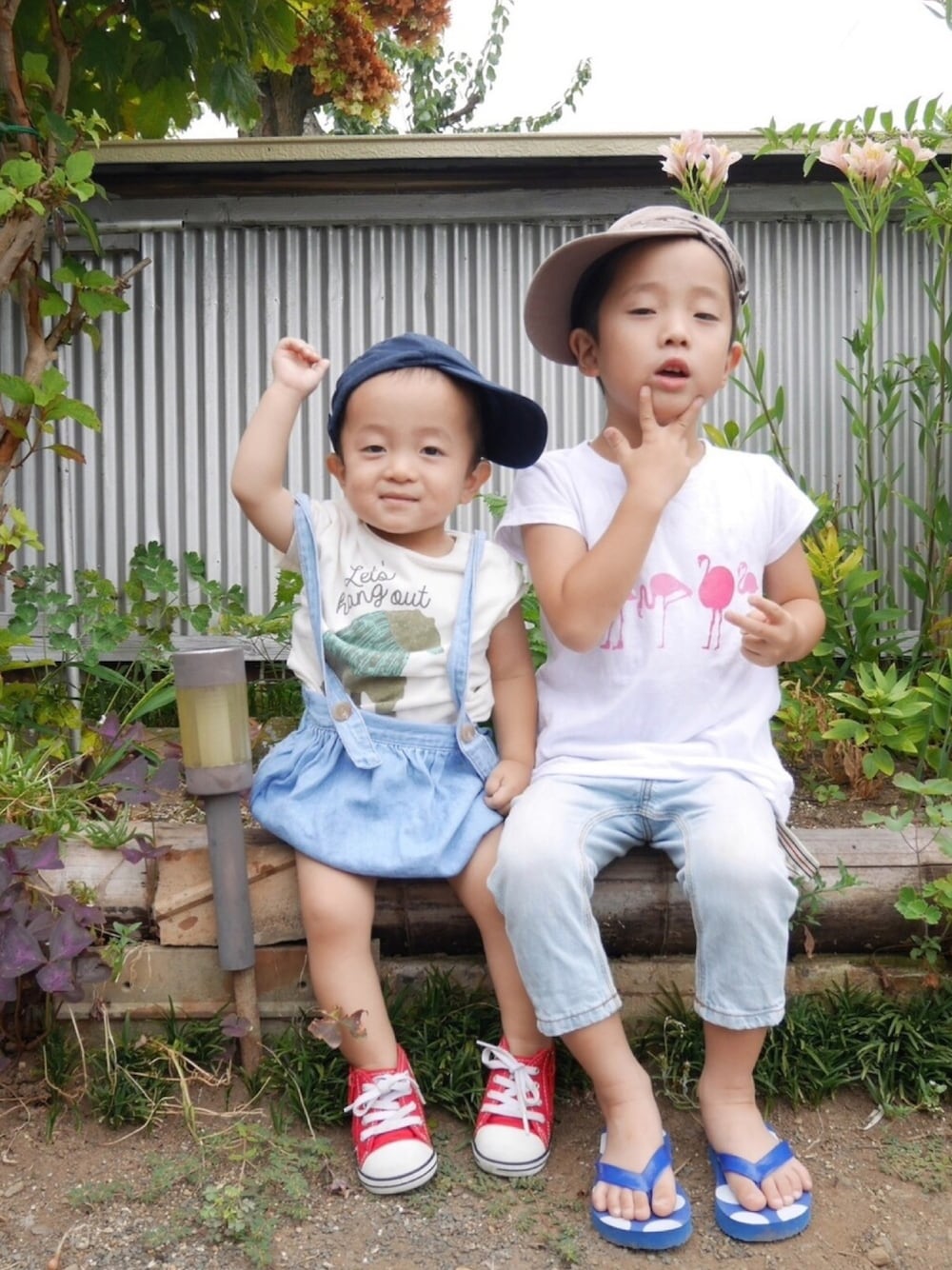 「キッズコーデ、4歳、1歳、おとこのこ、リンクコーデ、兄弟コーディネート、デニム」｜「devirockのアイテム（Tシャツ/カットソー、ホワイト系）」を使った、Ｋ×Ｓ˙ᵕ˙♡さん（キッズ・90cm）の夏コーディネートの1枚目の写真