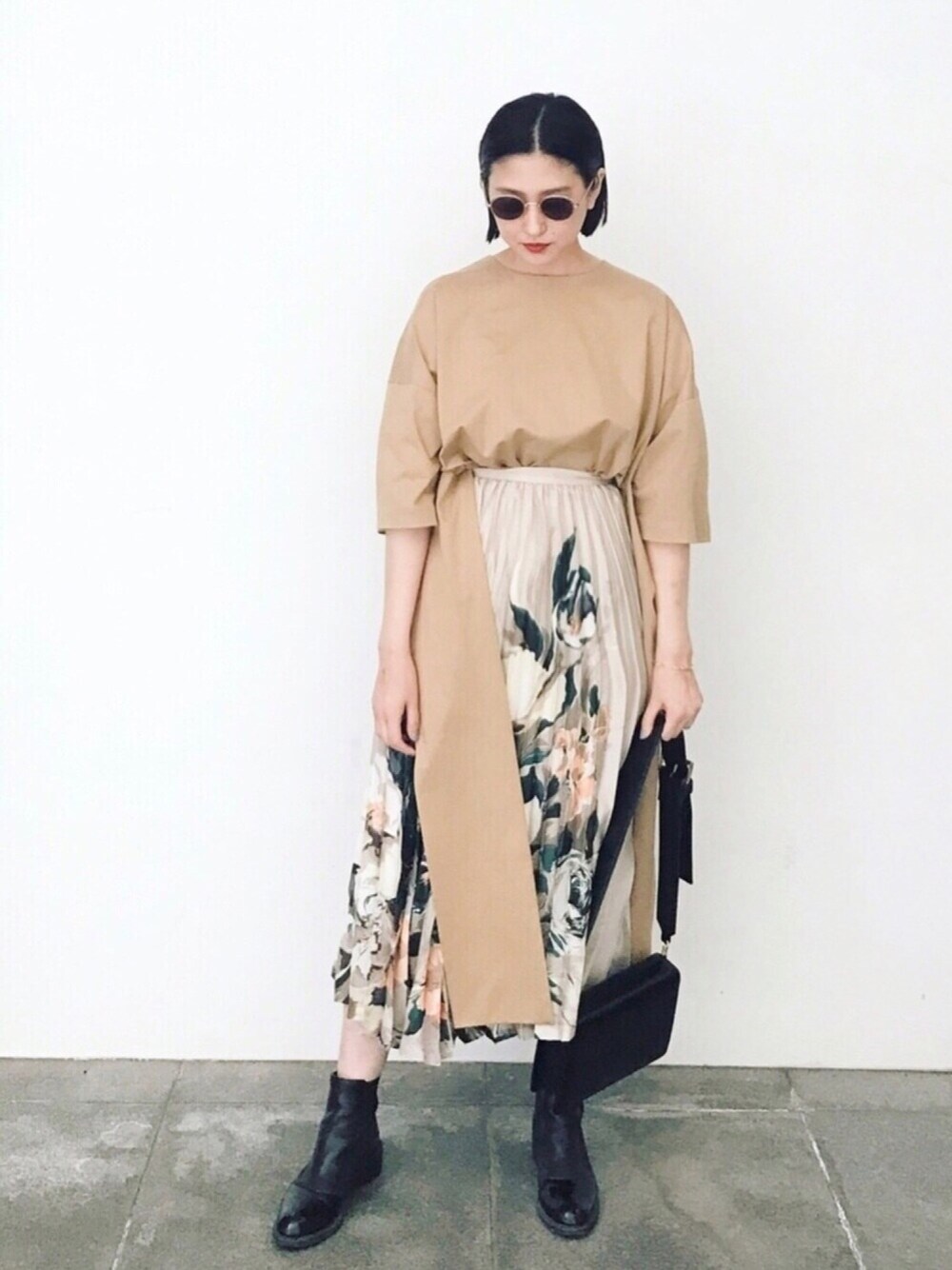 「CLANE」｜「CLANEのアイテム（スカート、ベージュ系）」を使った、松本ゆりなさん（レディース・158cm）の春コーディネートの1枚目の写真