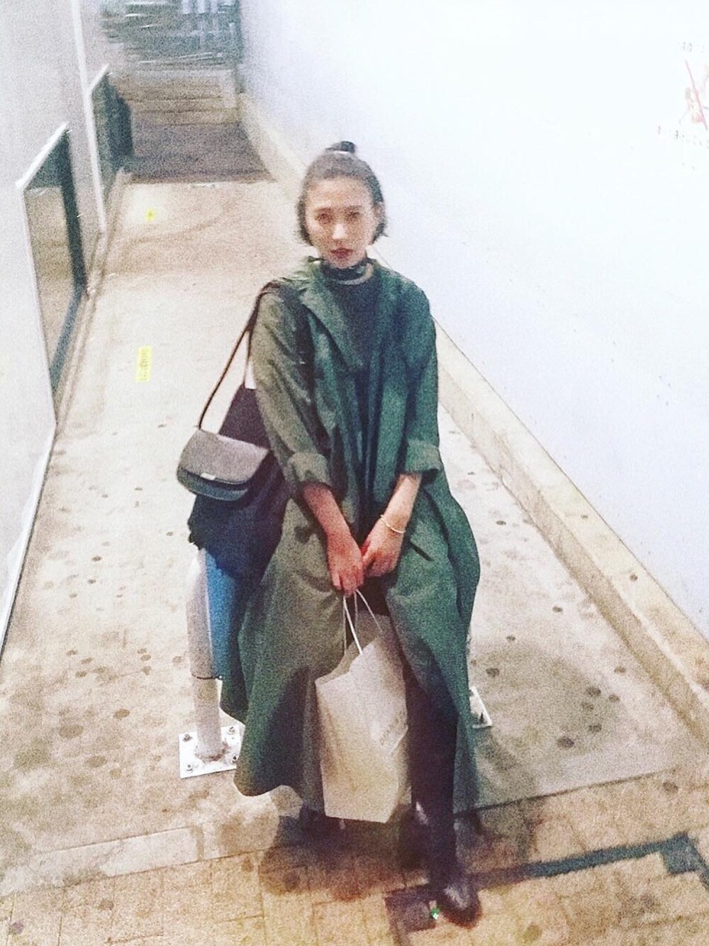 「秋のコーデ、CLANE」｜「CLANEのOVER LONG MODS COAT（モッズコート、グリーン系）」を使った、松本ゆりなさん（レディース・158cm）の秋コーディネートの1枚目の写真
