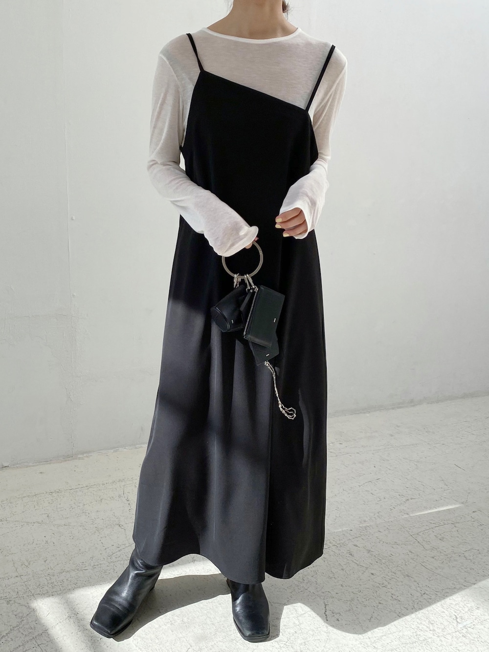 「モノトーン、オトナカジュアル、アイス、isook、croire、クルア」｜「croireのsheer slab top（Tシャツ/カットソー、ホワイト系）」を使った、ISOOKさん（レディース・167cm）の春コーディネートの1枚目の写真