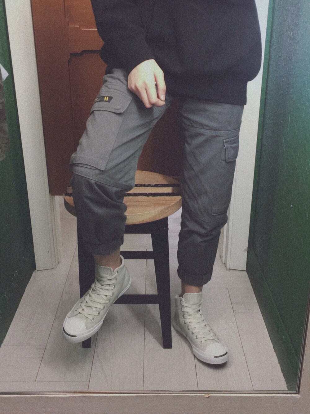 「CONVERSEのアイテム（その他シューズ、ベージュ系）」を使った、Katrina_さん（レディース・162cm）の秋コーディネートの1枚目の写真
