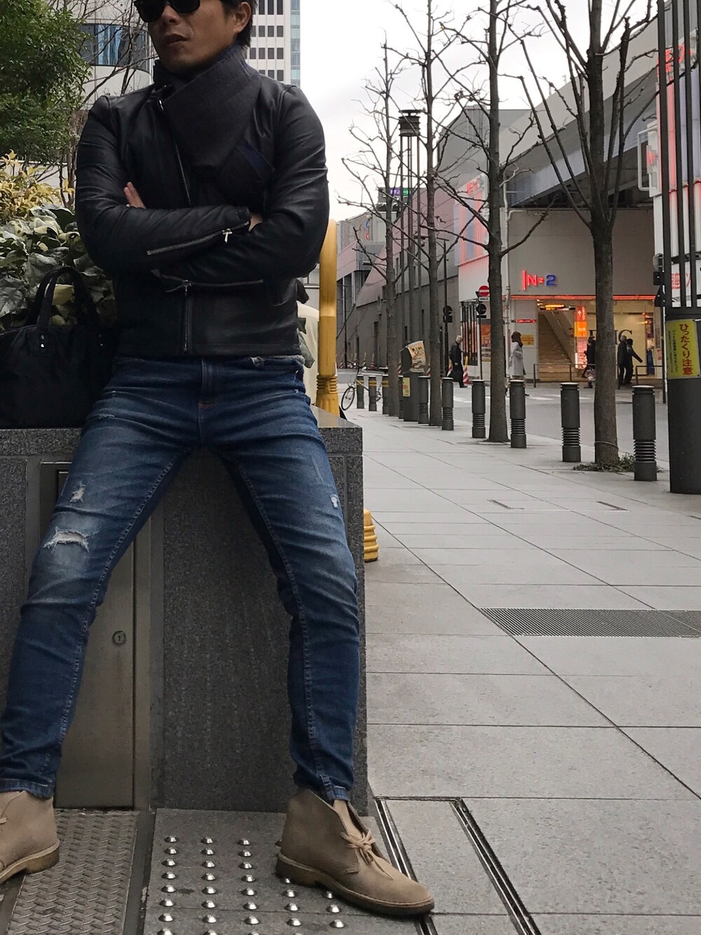 「お洒落さんとつながりたい、休日スタイル、大人カジュアル」｜「Paul Smithのアイテム（ライダースジャケット、ブラック系）」を使った、daisukeさん（メンズ・165cm）の冬コーディネートの1枚目の写真