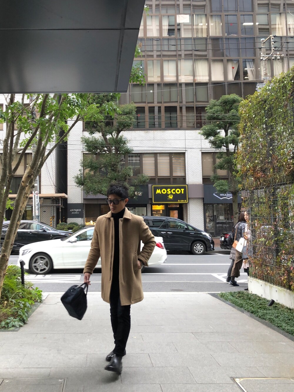 「DIESELのアイテム（ピーコート、ベージュ系）」を使った、daisukeさん（メンズ・165cm）の冬コーディネートの1枚目の写真