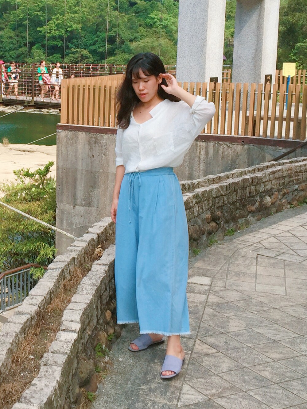 「十分」｜「no brandのアイテム（シャツ/ブラウス、ホワイト系）」を使った、Yommi Chen🇹🇼さん（レディース・167cm）の夏コーディネートの1枚目の写真