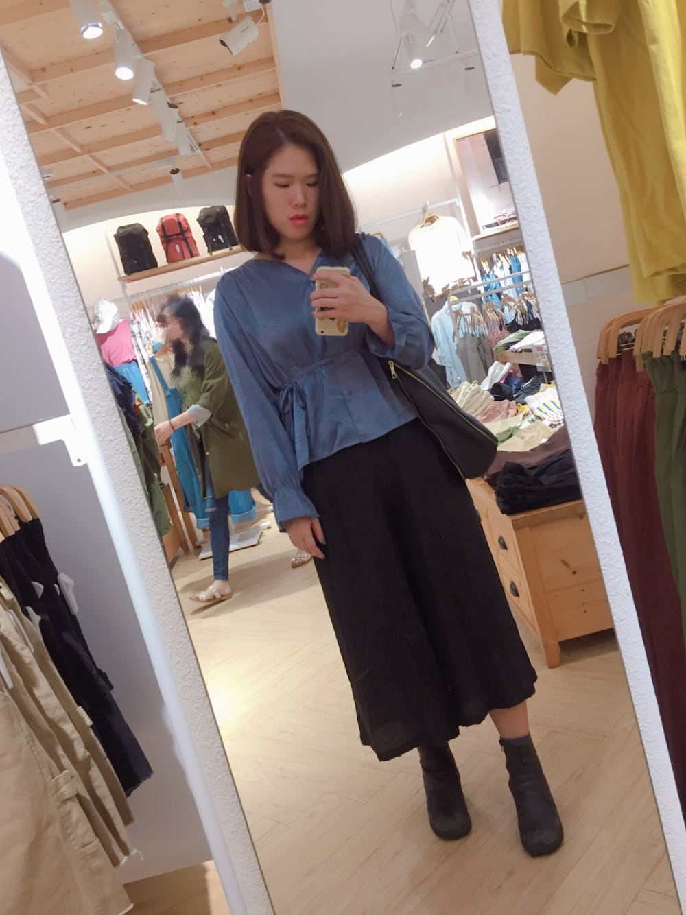 「AIR SPACEのアイテム（トップス、ブルー系）」を使った、Yommi Chen🇹🇼さん（レディース・168cm）の夏コーディネートの1枚目の写真