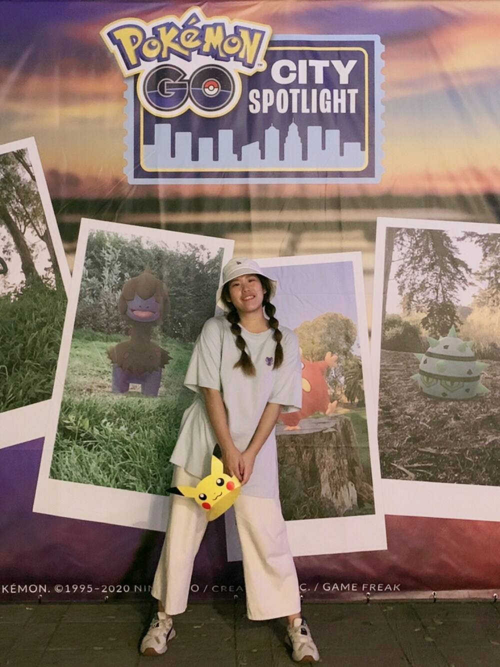 「pokemon、cityspotlight、街頭穿搭、pokemongo」｜「no brandのアイテム（ハット、ホワイト系）」を使った、Yommi Chen🇹🇼さん（レディース・167cm）の秋コーディネートの1枚目の写真